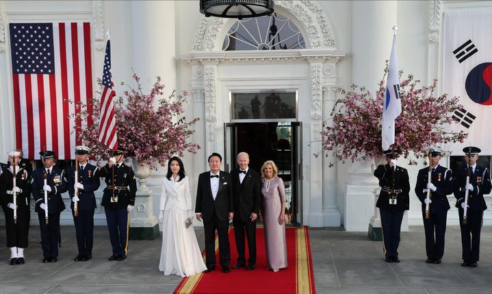 韩国第一夫人走红毯,韩国第一夫人穿韩服