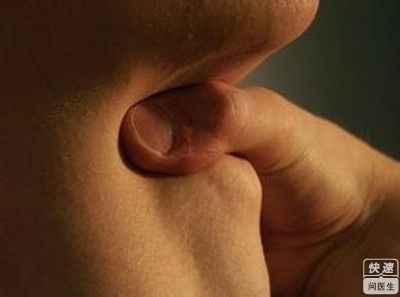 更年期右肩膀痛警惕癌的预兆,肩膀痛了一年多一查竟是癌