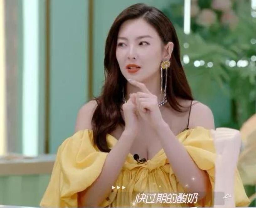 从小黑妞到“白灯泡”，吃美白药、猪蹄敷脸、全身涂粉…女星真难