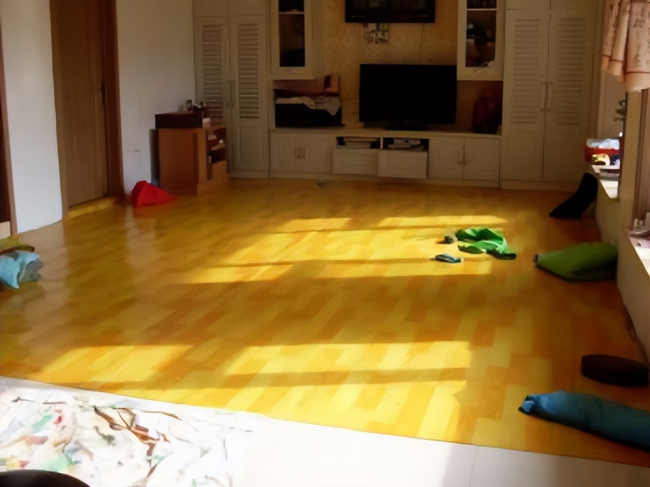 东北全家人睡一个炕上不尴尬吗,为什么东北人睡觉全家人都睡