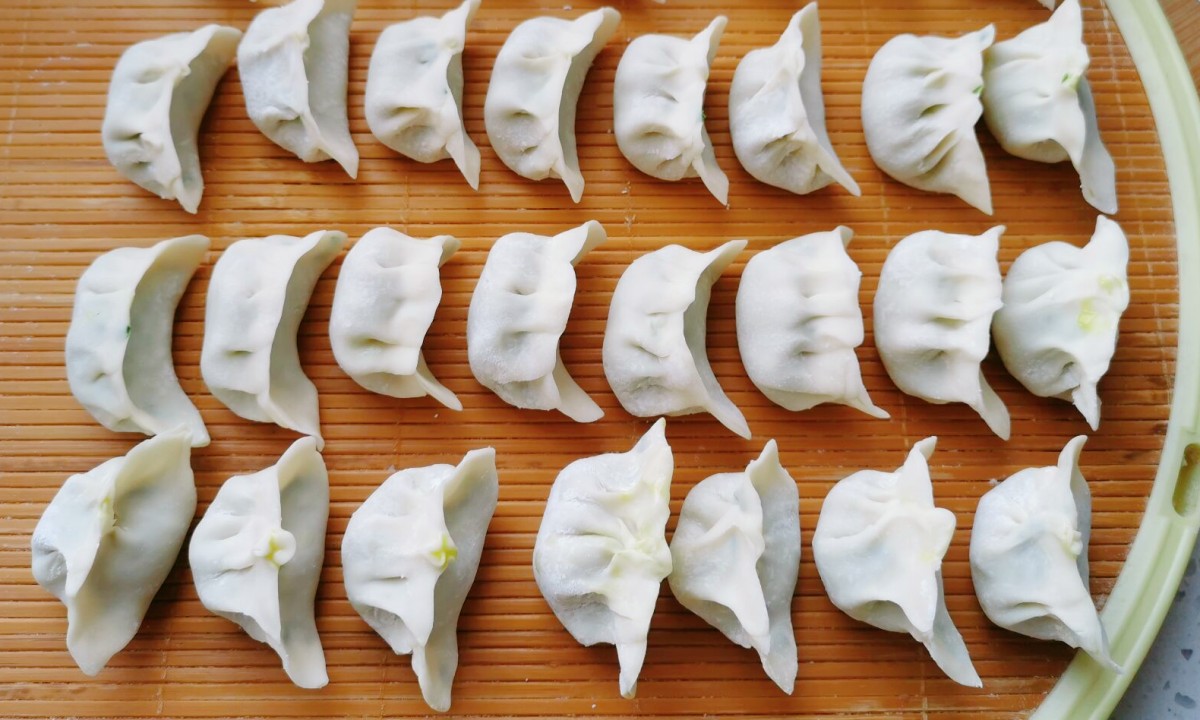 包韭菜馅的饺子怎样保持翠绿色的,包韭菜包子牢记3放四不放