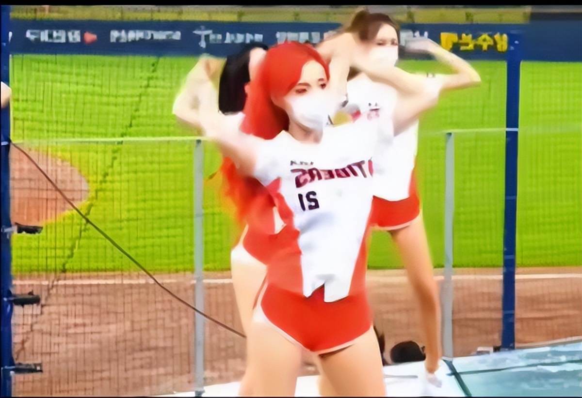 世界杯啦啦队惊艳全场,世界杯啦啦队都是用什么来助阵的