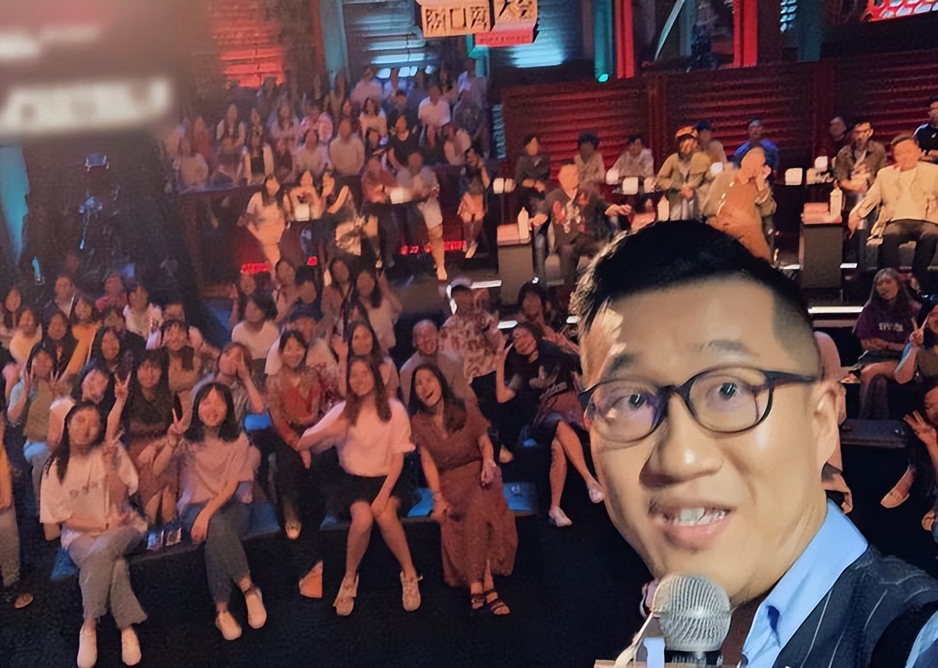 一个脱口秀演员的自我转型,失意中年