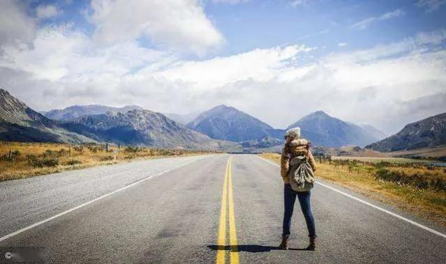 人要懂得知足不能眼高手低,人一定要脚踏实地切忌好高骛远