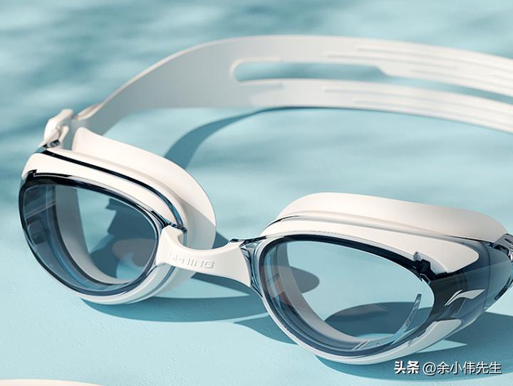 游泳戴近视泳镜好还是平光泳镜好,李宁近视泳镜和361近视泳镜哪款好