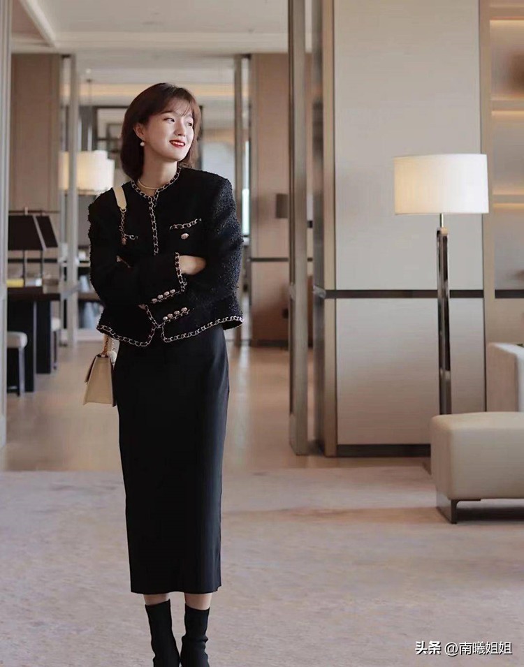 今年很流行长短搭配跟着穿很时髦,今年最不流行的穿搭