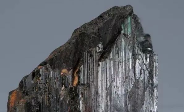 矿物颜料——“饿狼传说”黑钨矿