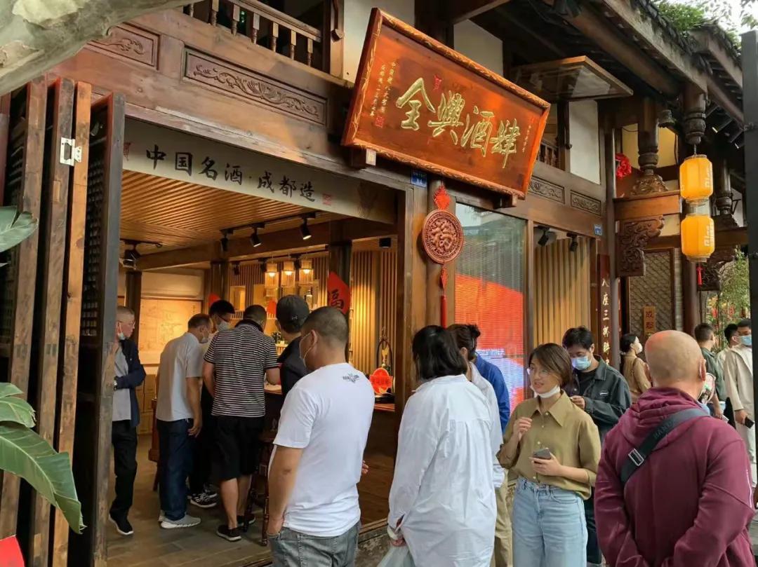 一瓶酒如何唤醒城市记忆?根据地市场实战样本