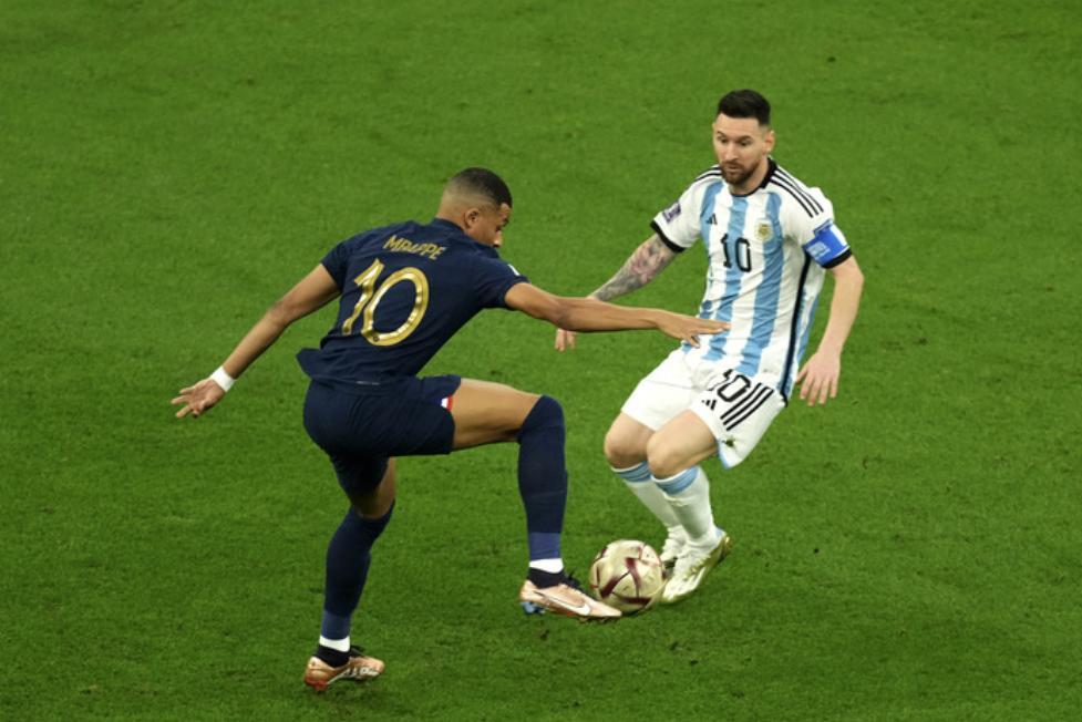 世界杯裁判吹终场哨,2022年世界杯裁判评价梅西