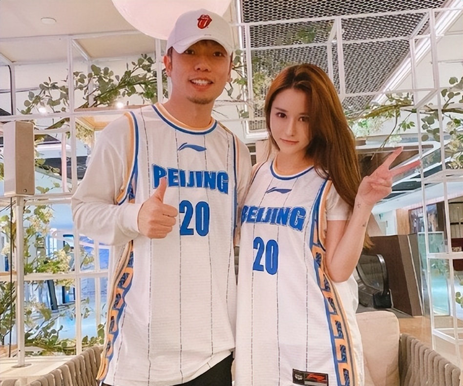 国足太太团颜值大比拼秦升,国足太太们颜值逆天