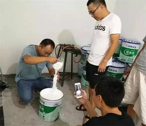 水性漆在施工性能方面的优点有,水性漆的性能和喷涂技术