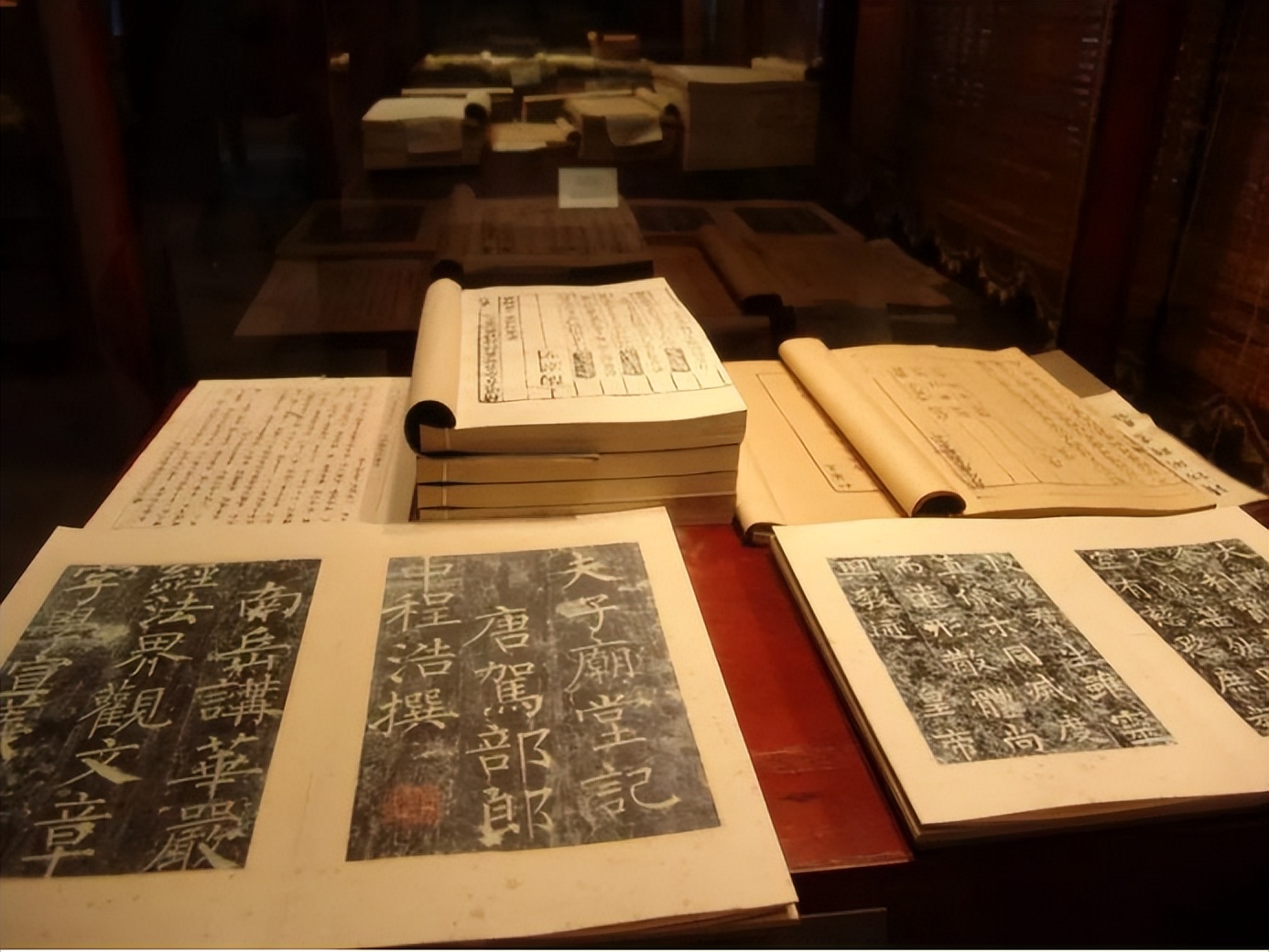 宁波天一阁内容简介,宁波四季歌