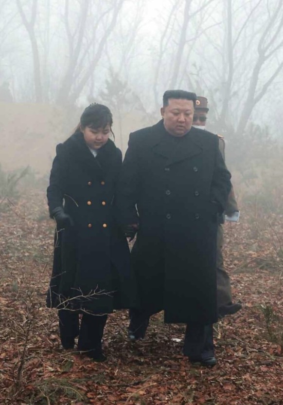 图说：金珠爱会接手朝鲜么？其父每逢重大场合必带金珠爱出席