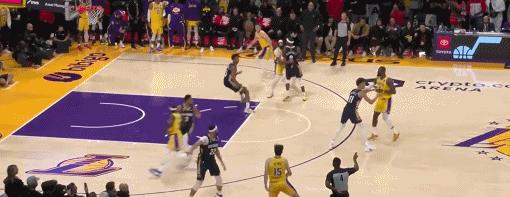 湖人vs鹈鹕莱恩简介,莱恩绝平三分球迷退场