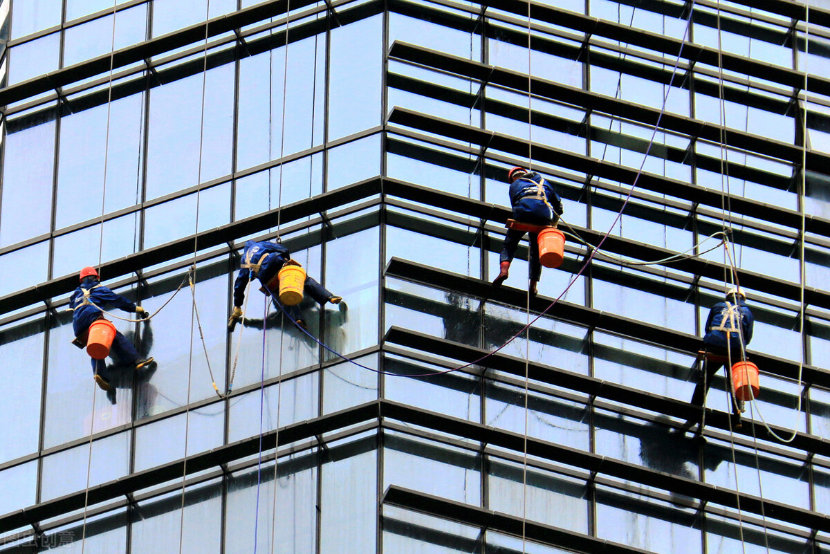 重庆高空外墙玻璃清洗公司,黔江附近高空外墙清洗公司