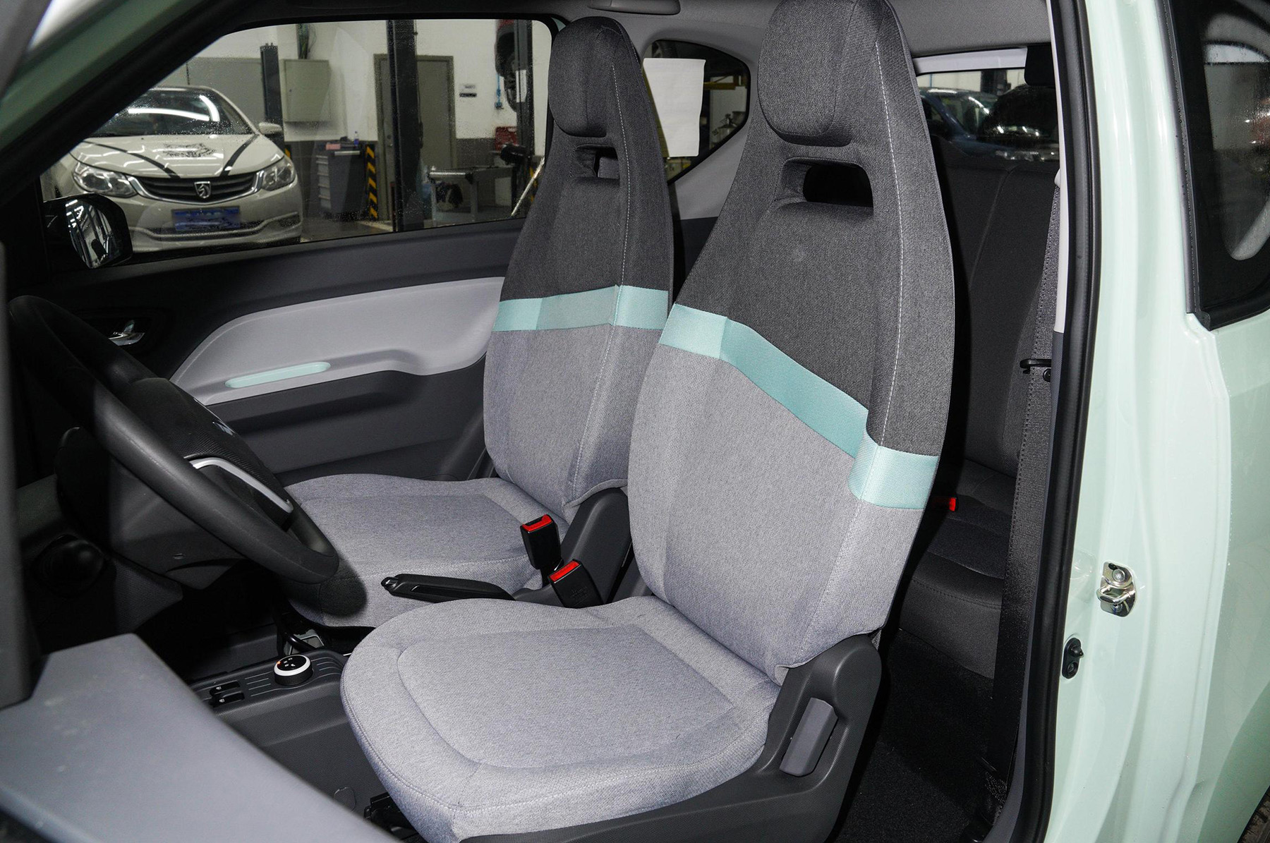 新款宏光miniev四门,宏光miniev2022年度款星空蓝