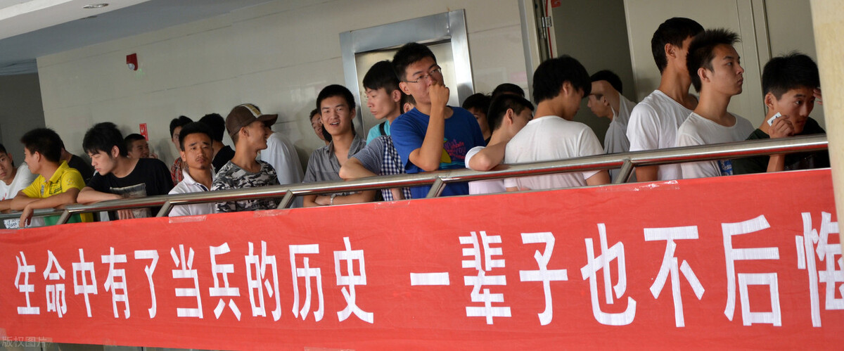 大学入伍在部队考军校用什么条件,大学生要当兵应提前准备什么