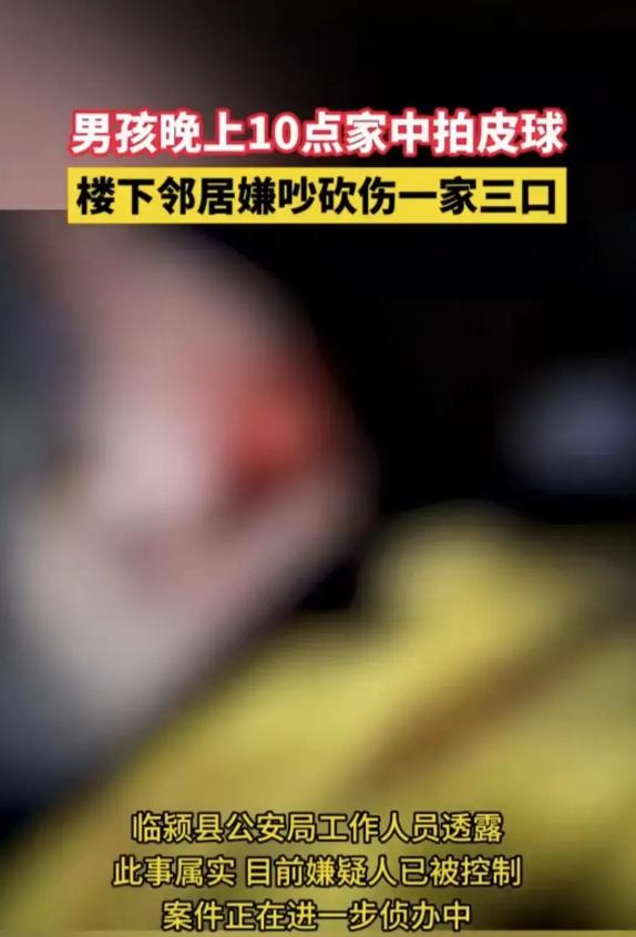 楼上小孩拍球引发的事件,小男孩正在拍球