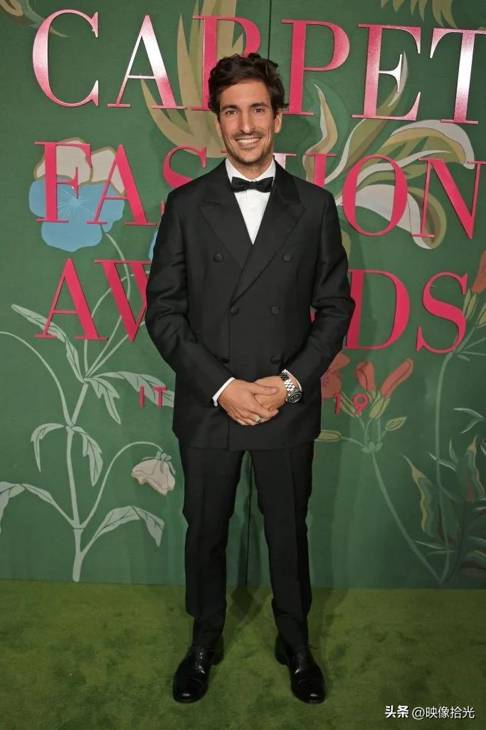 Prada时尚帝国的最佳夫妻档，恩爱46年，携手退位，赛车儿子接手