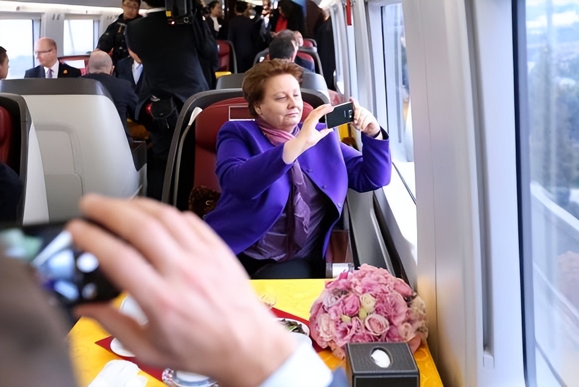 中国的高铁用了多少年走出国门的,我国高铁有多厉害跑得有多快