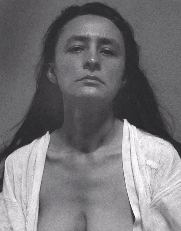 世界知名女画家独居沙漠35年！拒毕加索登门…网友：连家都是艺术