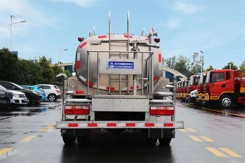 5方电动洒水车直销,纯电洒水车价格