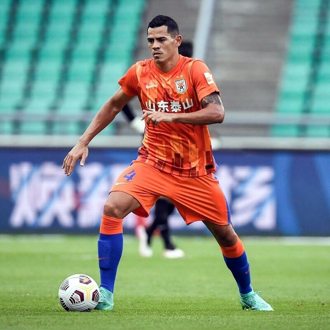 中国足协处理失误判罚引发争议,西班牙裁判被欧足联解雇