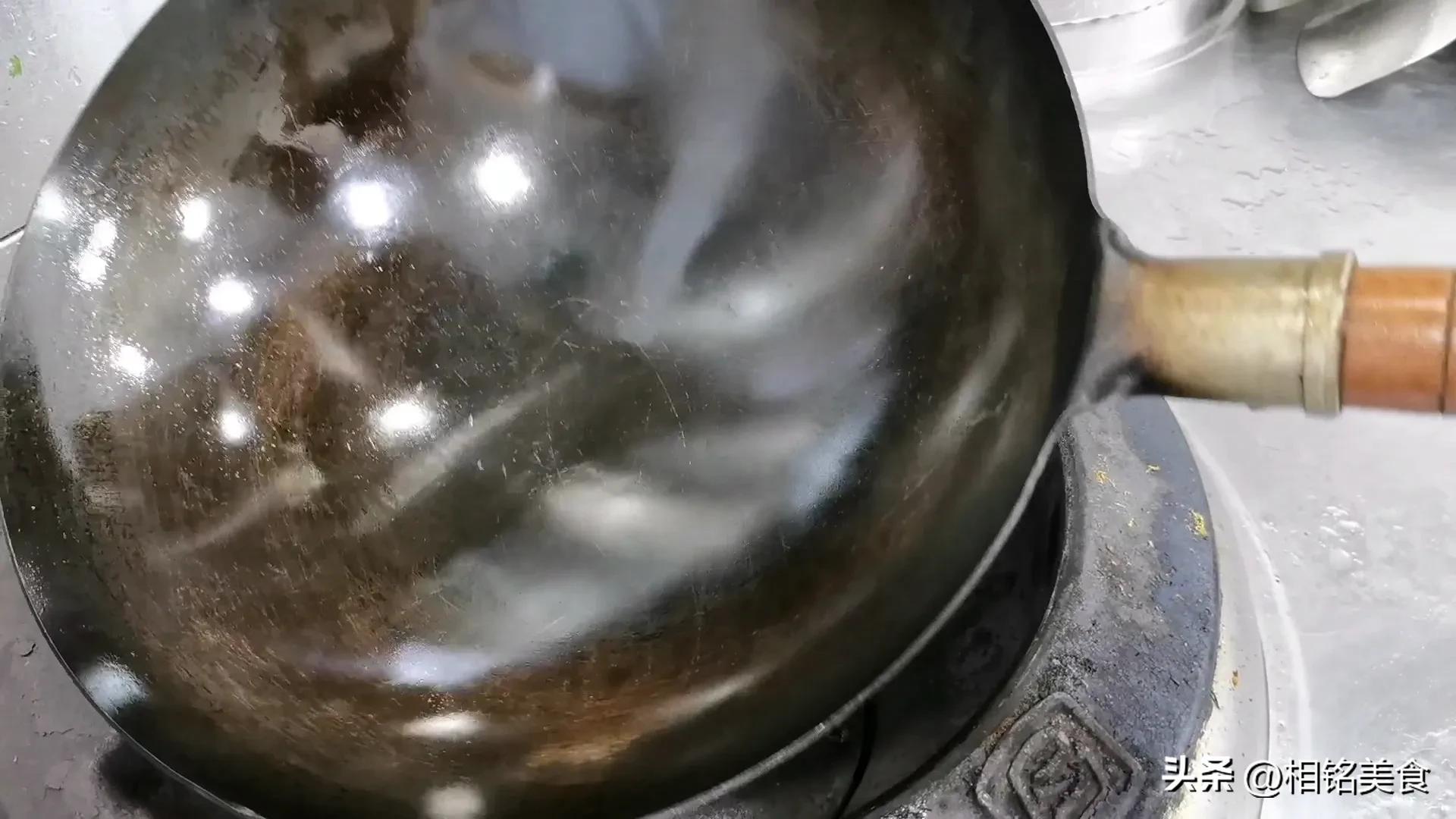 新铁锅怎样开锅小妙招视频,不粘锅的铁锅最佳开锅方法