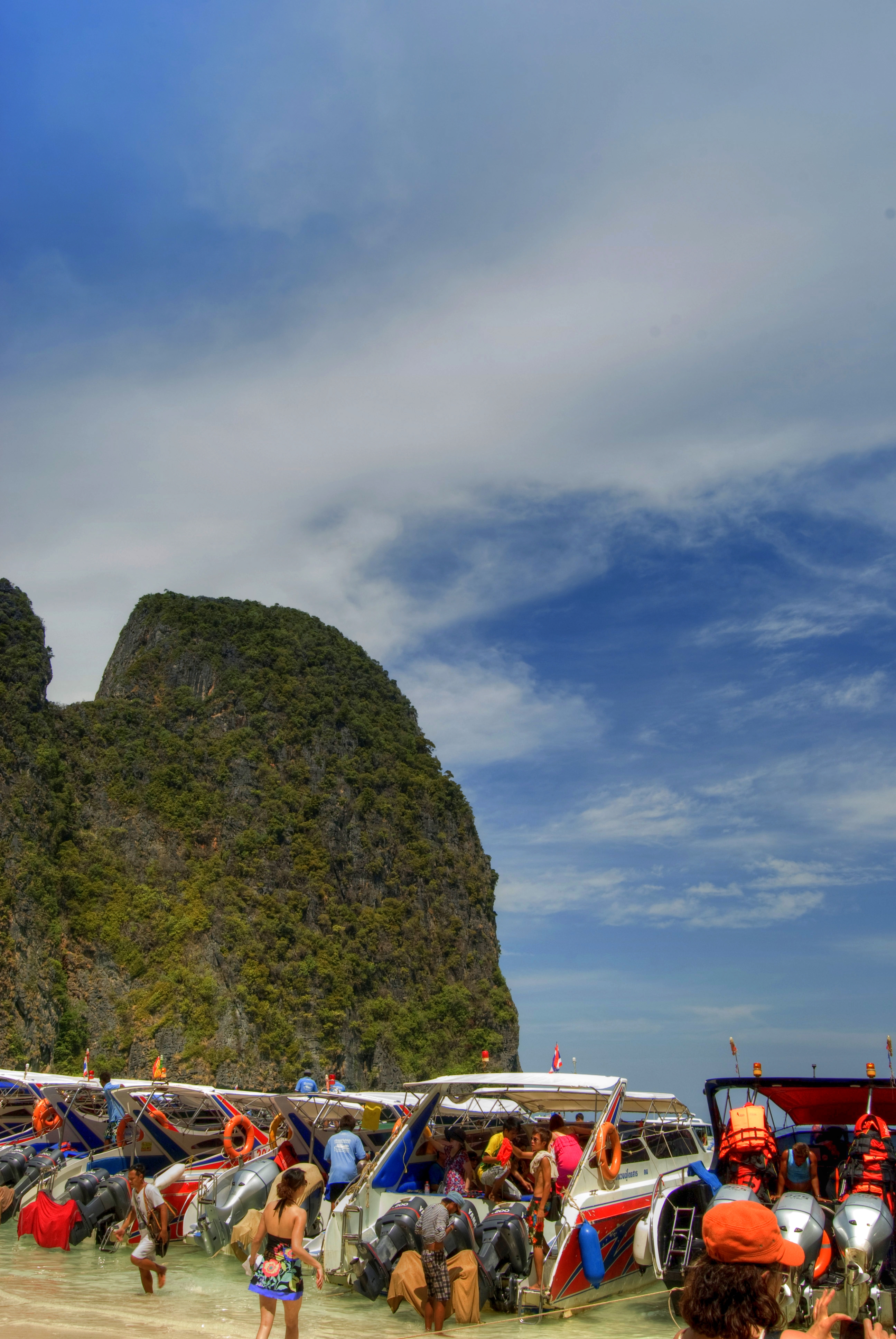 三亚和泰国哪个更适合旅游,三亚旅游和泰国旅游花费差多少钱