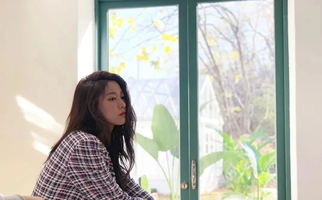 被网友称为“韩国最强肉体”身材演技在线的金雪炫还热衷慈善事业