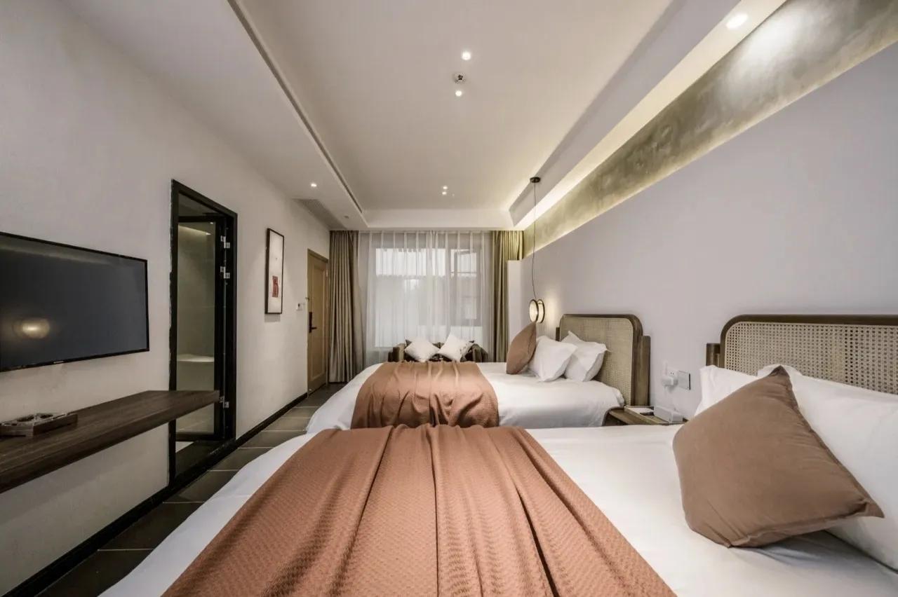 凤凰古城民宿带阳台推荐便宜,凤凰古城今朝庭院民宿怎么样