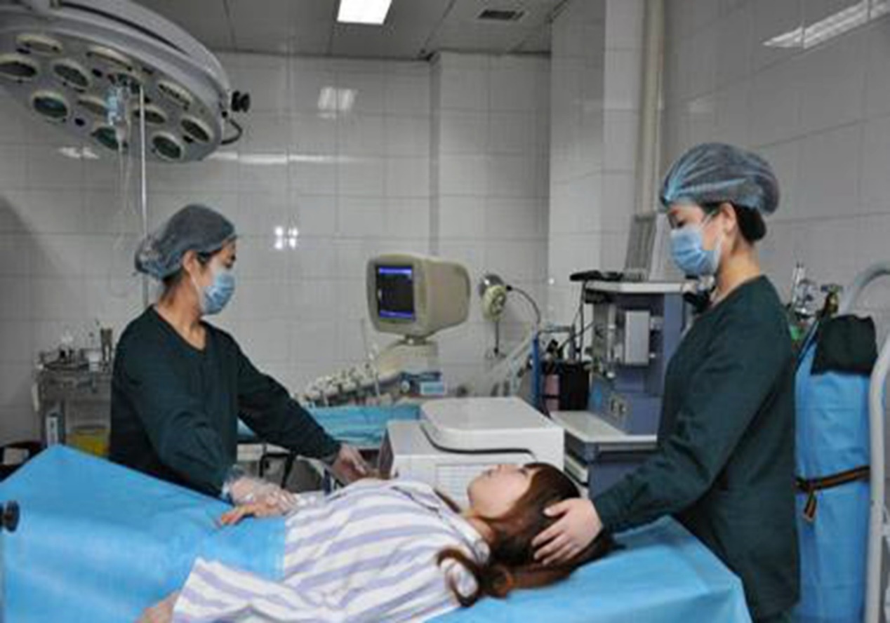 让孕妇尴尬又难挨的两个产检项目，女医生都顶不住，更别说男医生