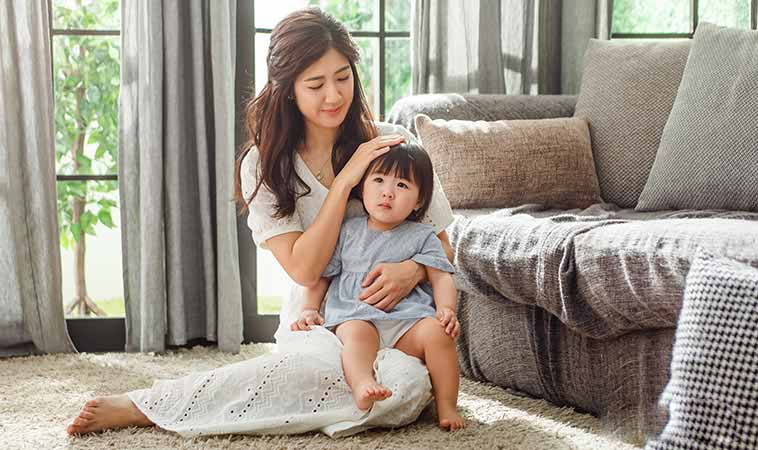 宝宝爱打人,父母不要以暴制暴,4个方法比说“不可以”还管用