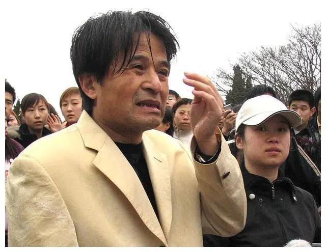 64岁毕福剑近况曝光！曾祸从口出被央视开除，如今竟成了如此模样