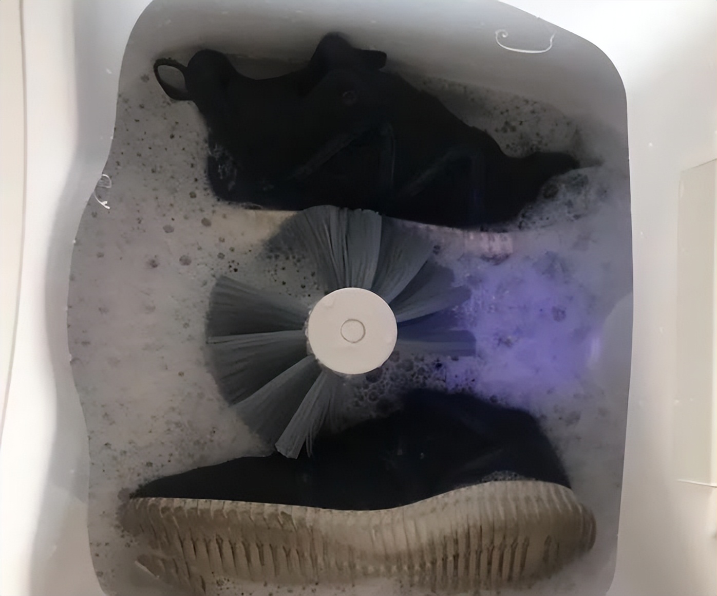 洗鞋机鸡肋吗,洗鞋机的优点和缺点