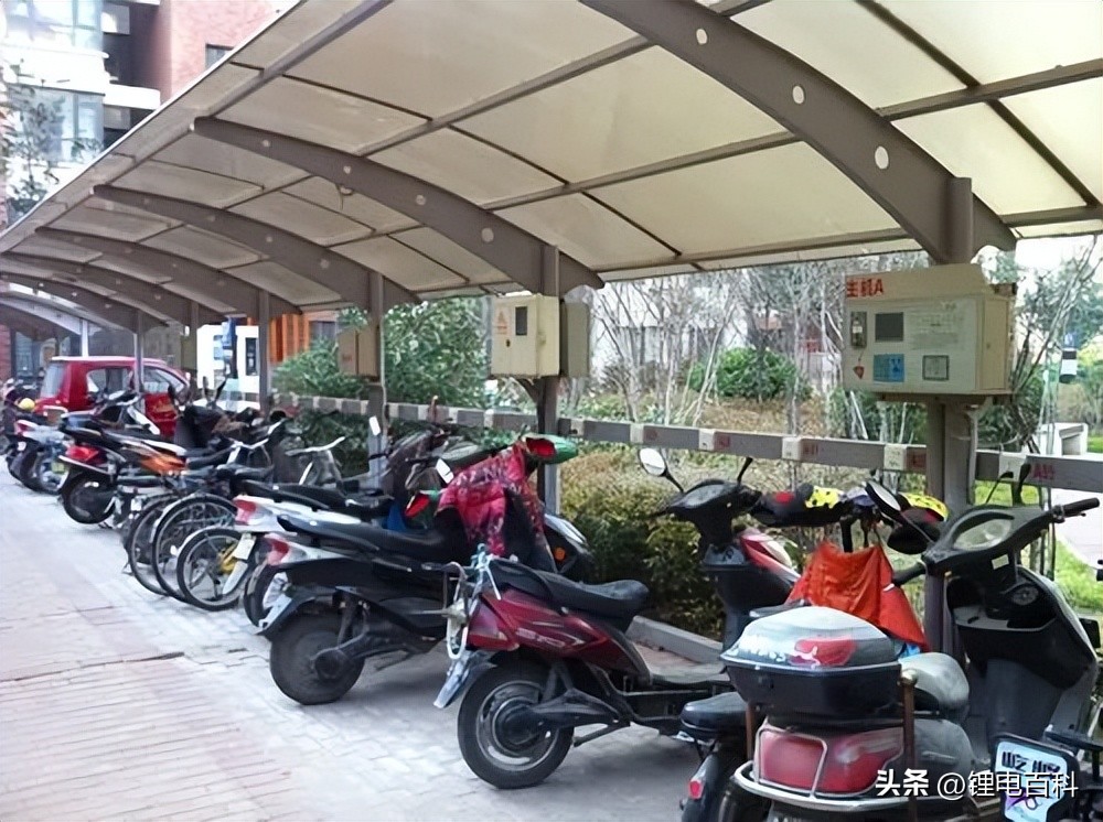 雅迪电动车电池半年不耐用了,电动车电池用了半年里程减半