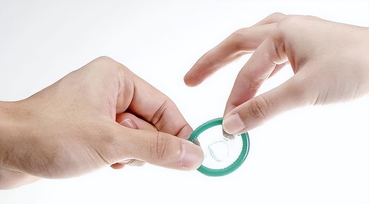 避孕套上边有个尖尖的东西，是用来干嘛的？