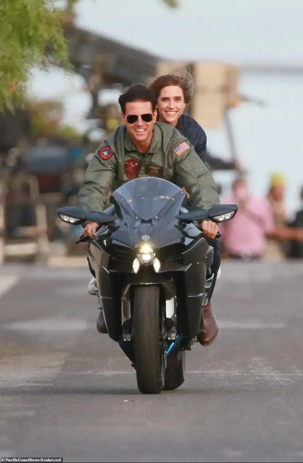 壮志凌云特立独行完整版,汤姆克鲁斯壮志凌云2解说