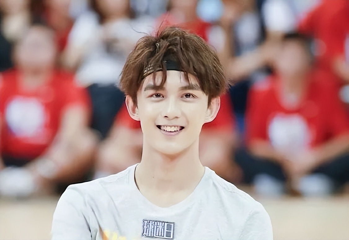 「可爱男生」的魅力：为什么越来越多女生喜欢弟弟了？