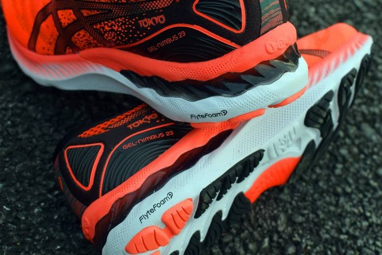 亚瑟士gelflux4和contend4哪个好,亚瑟士skyeliteff2与1有什么区别