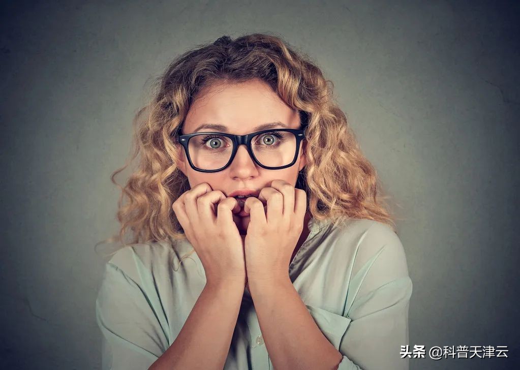 嘴里被手指划破了怎么办呢,手指划破了到底能不能用嘴嘬