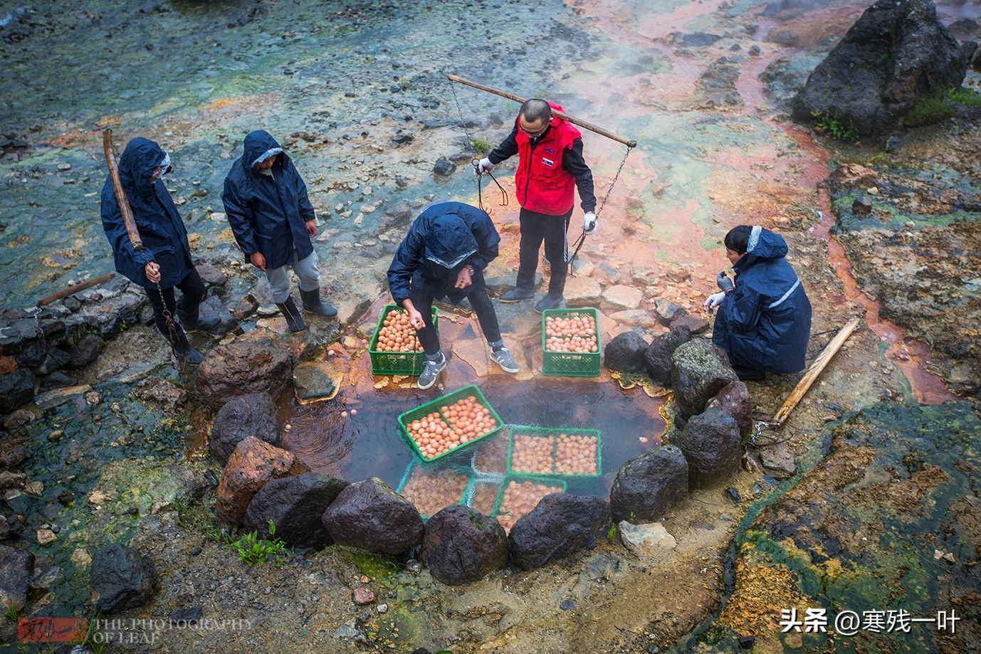 长白山网红小吃温泉鸡蛋，10元3个游客抢着买，一天卖出5000个