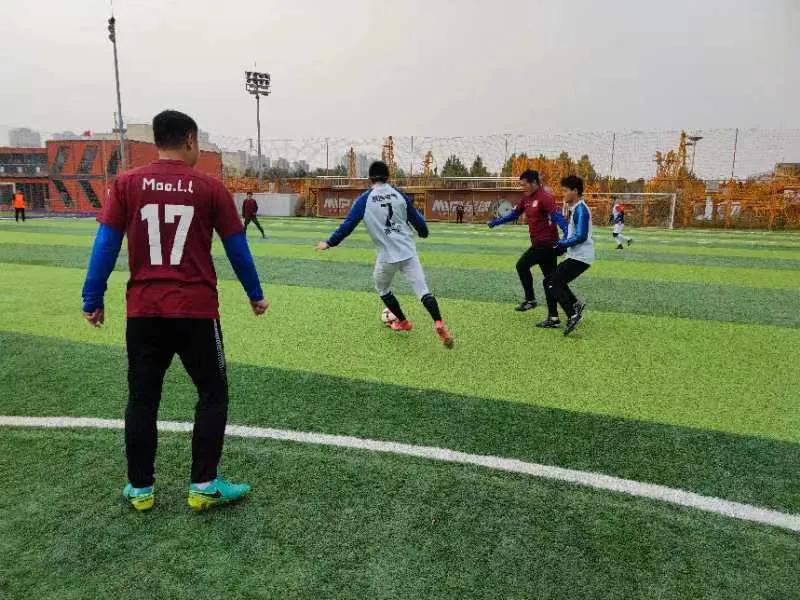 亿动绿茵心把大众足球赛作出专业范首届亿动足球联赛今日开幕