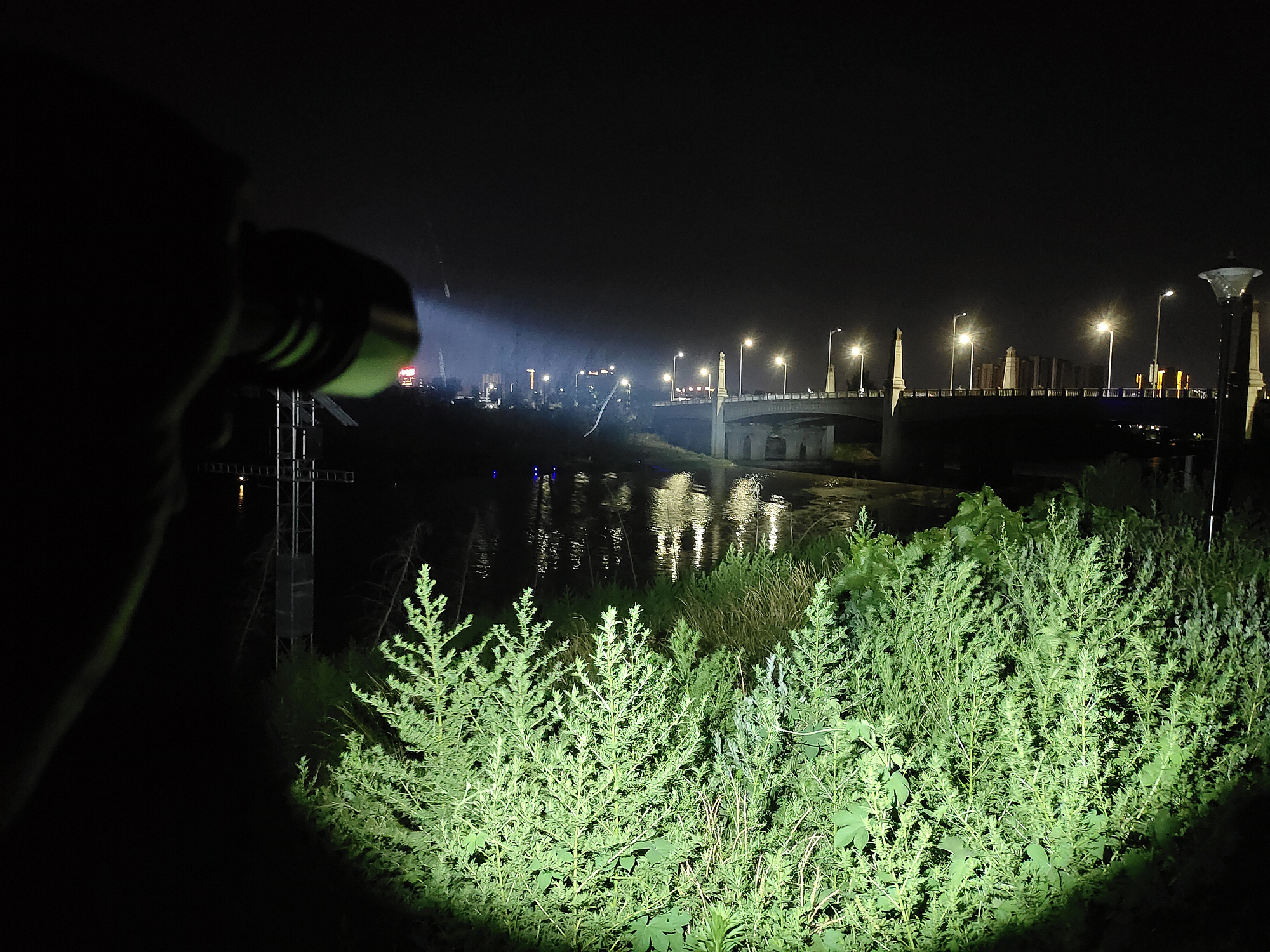 菲尼克斯tk75-2018手电评测,fenix菲尼克斯tk16v2.0战术手电筒