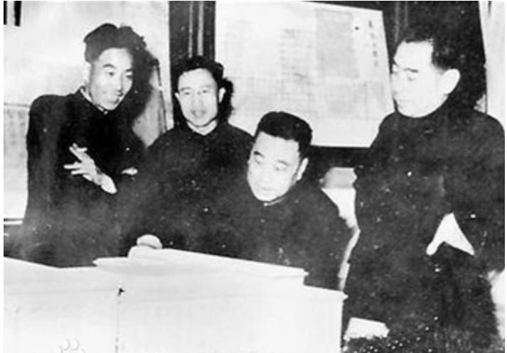 1959年人民大会堂落成，毛主席看着天花板笑问：这是谁的主意