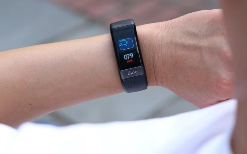 血压心电监测手环靠谱吗,测血压心电图智能手环心率监测仪