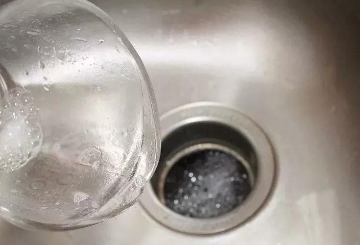 下水道被油堵怎么除油,下水道被油污堵了有什么办法