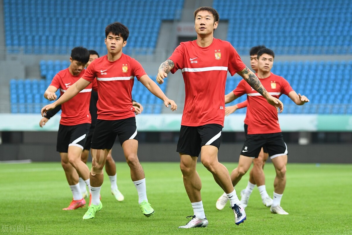 郑智于大宝李玮锋比赛,郑智广州队李玮峰