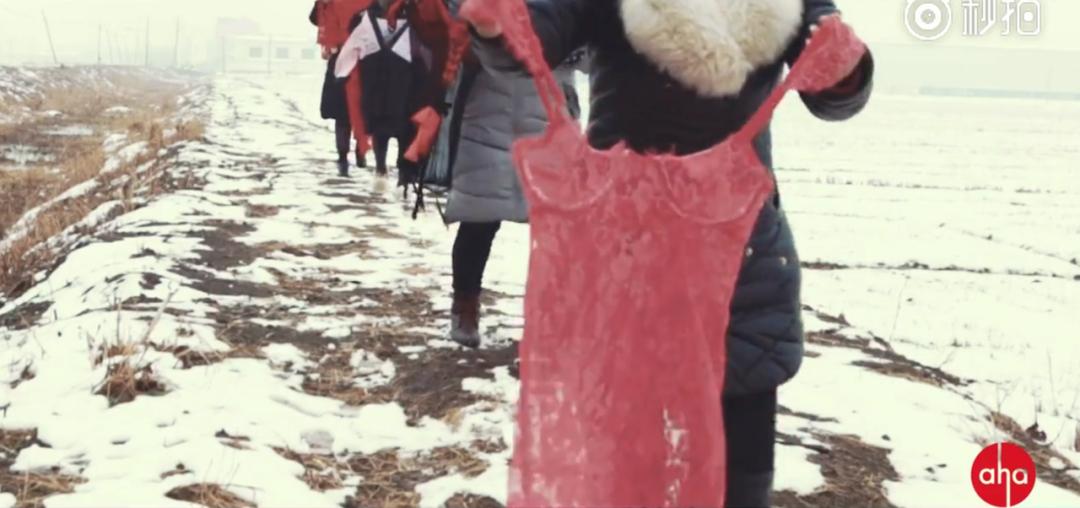 情趣内衣背后，一群神秘的大妈