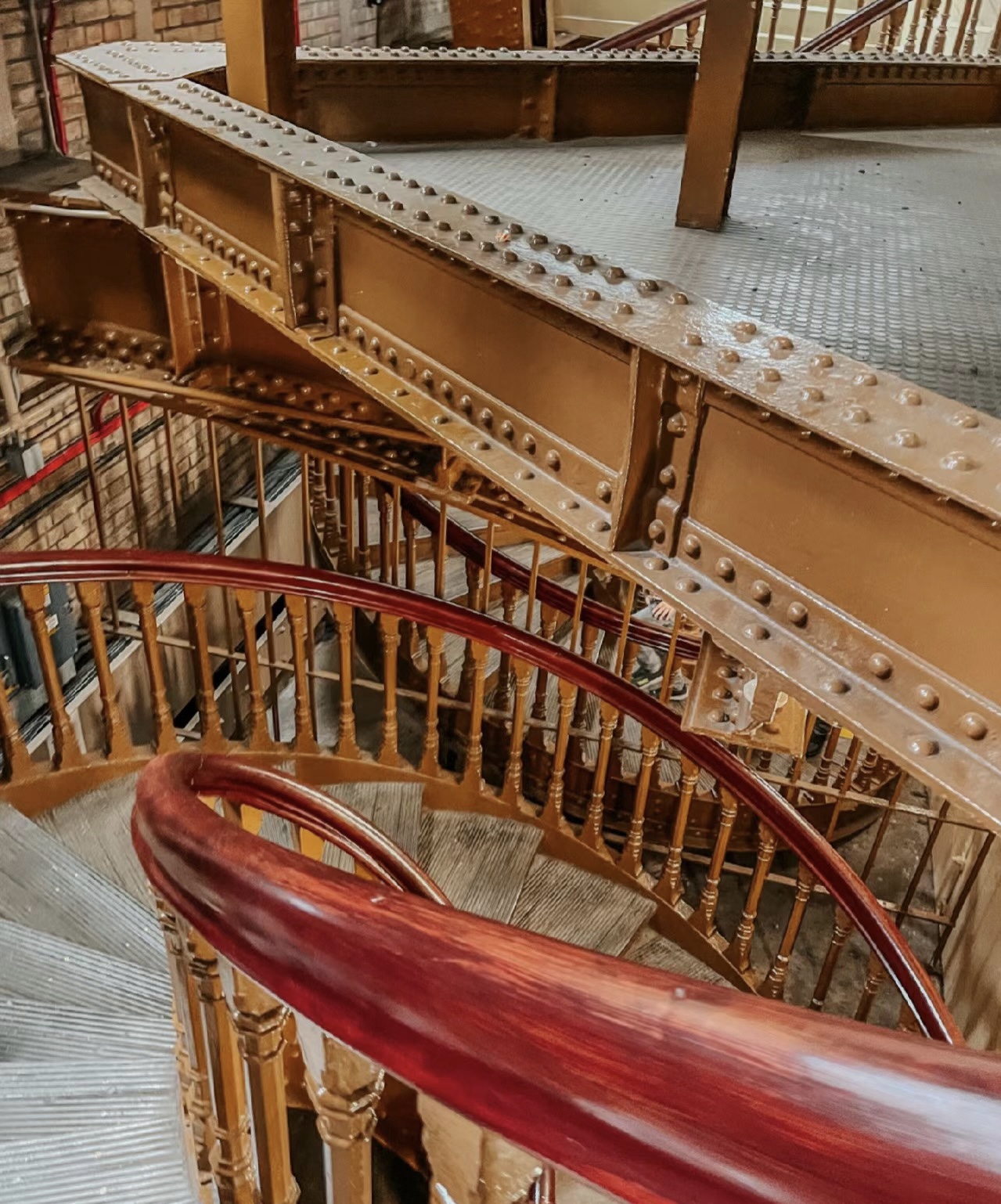 伦敦塔桥建造历史,伦敦塔桥附近的建筑